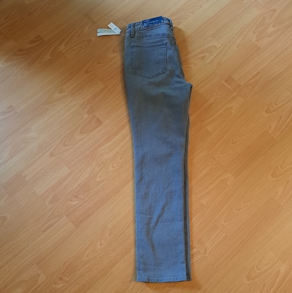 High-waist straight leg jeans - Picture 2 of 5